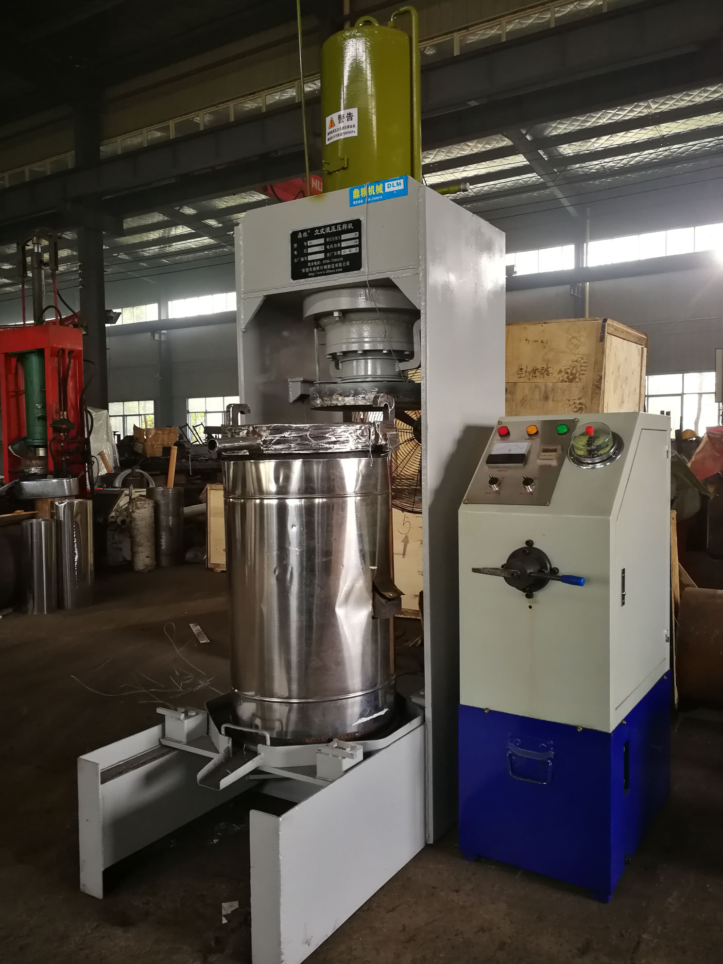 不銹鋼超高壓立式液壓壓榨機，果汁壓榨機，果渣壓榨機，藥材壓榨，油渣處理，白土壓榨
